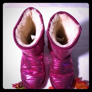 Uggs boots for girls size 4 like new